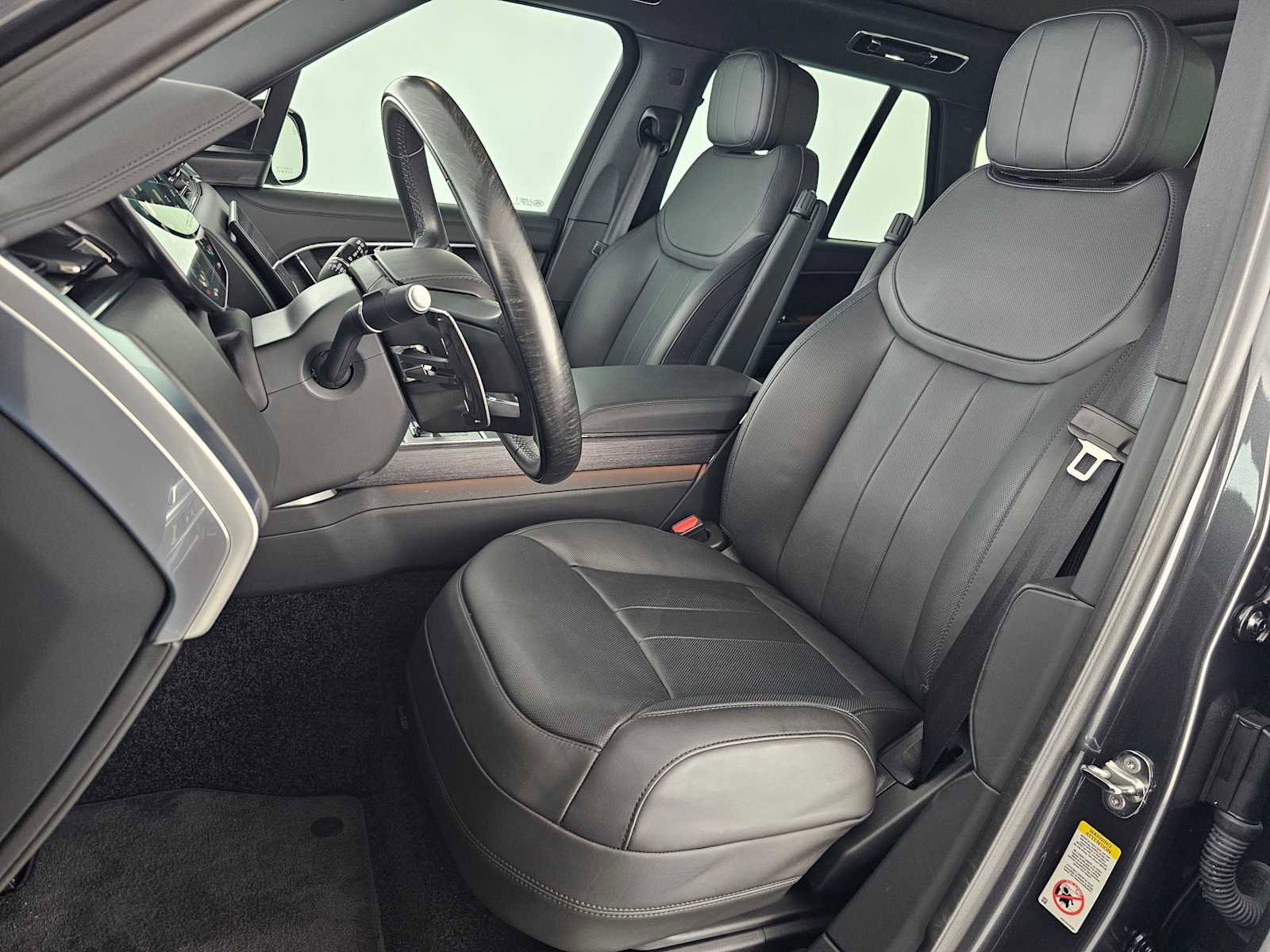 Used 2025 Land Rover Range Rover SE AWD/4WD image 21