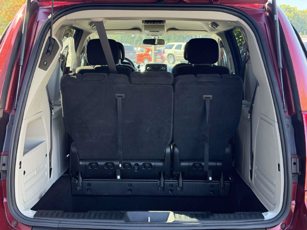 Used 2016 Dodge Grand Caravan SXT w/ UConnect Hands-Free Group FWD image 12
