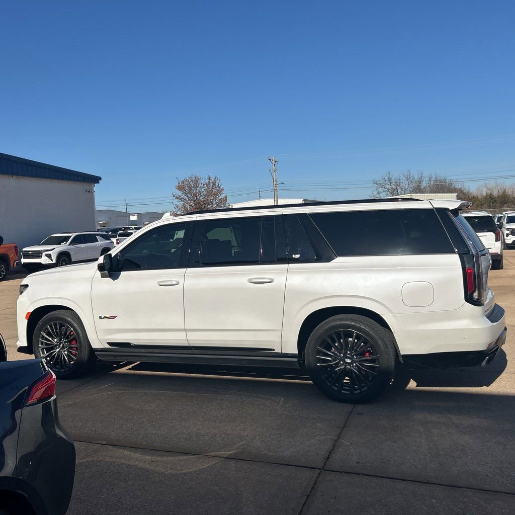 Used 2023 Cadillac Escalade ESV V image 4