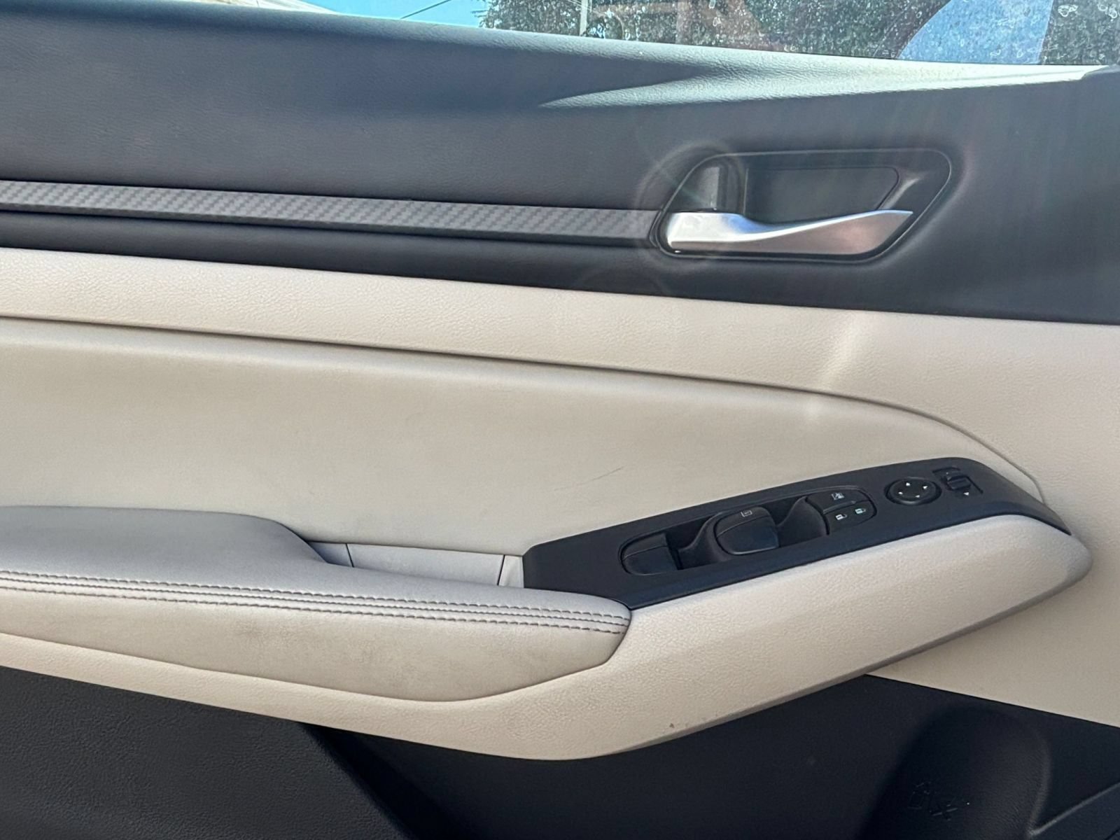 Used 2025 Nissan Altima 2.5 SV FWD image 18