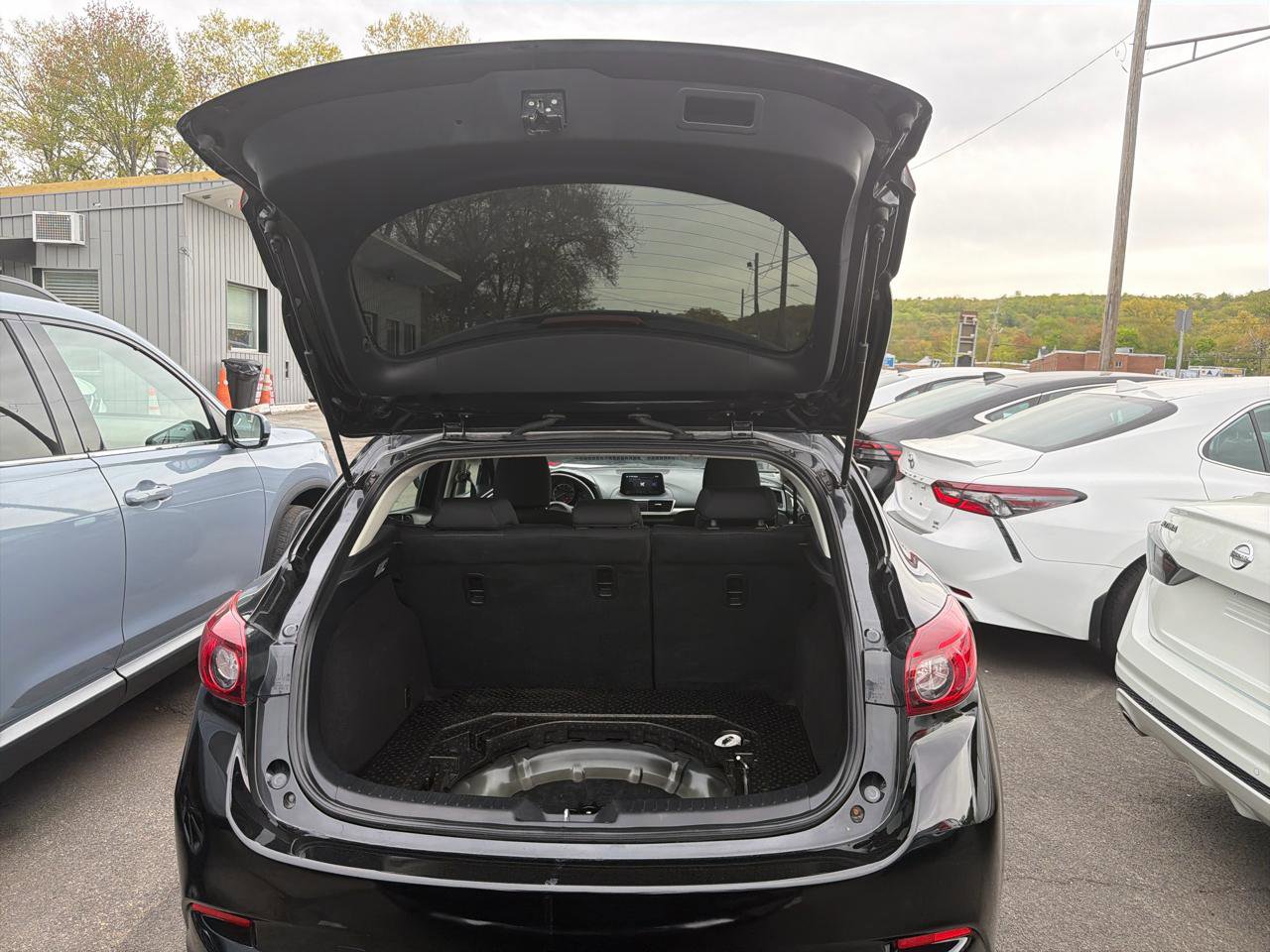 Used 2018 MAZDA MAZDA3 Sport FWD image 10
