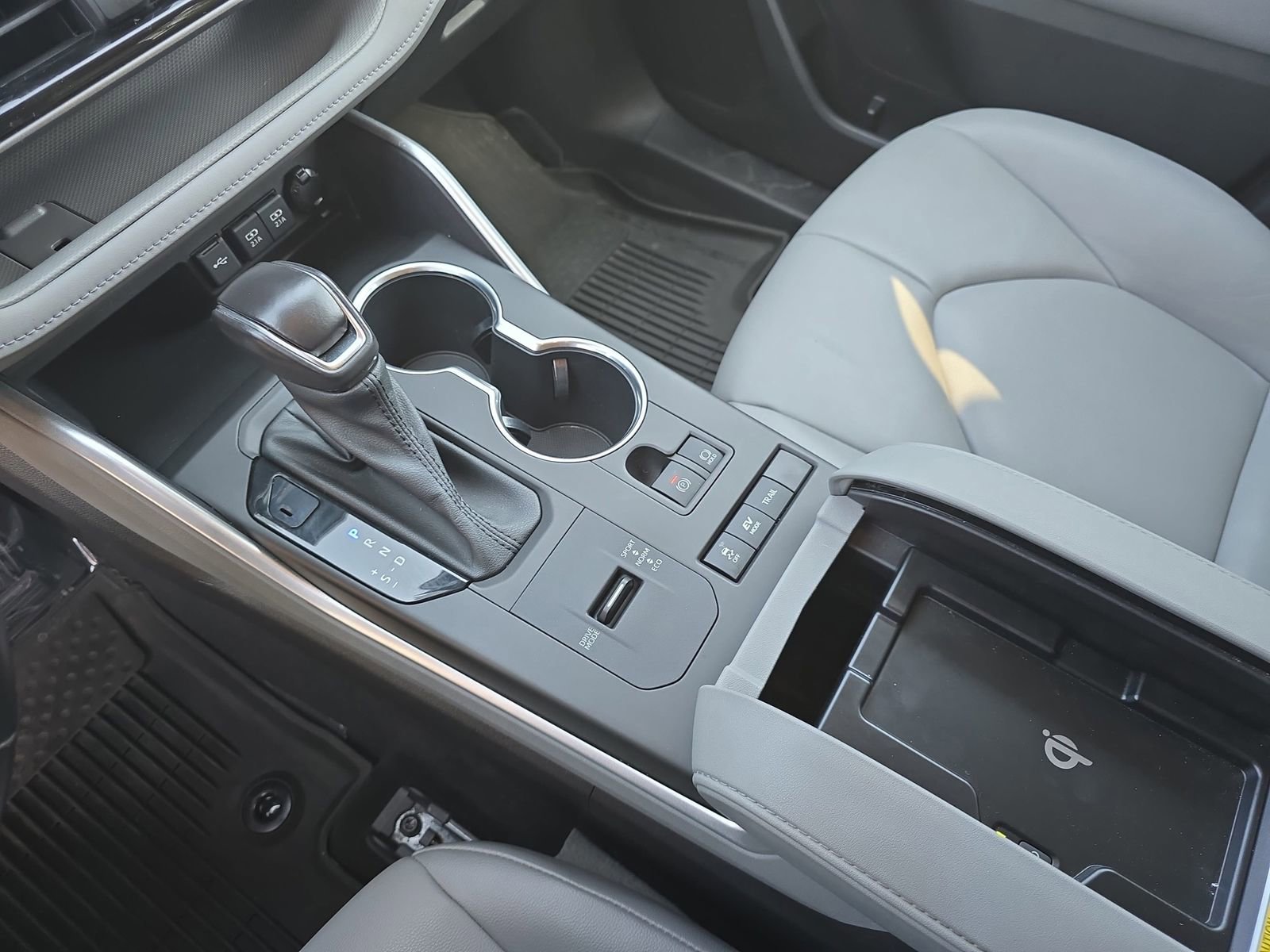 Used 2021 Toyota Highlander XLE image 30