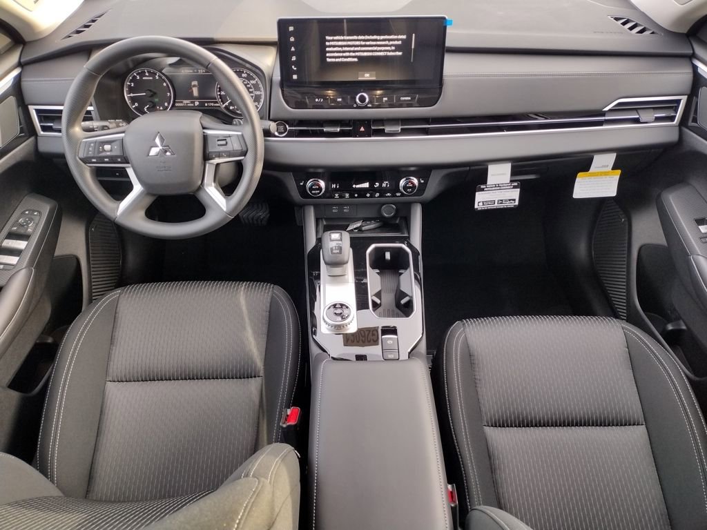 New 2026 Mitsubishi Outlander ES image 2