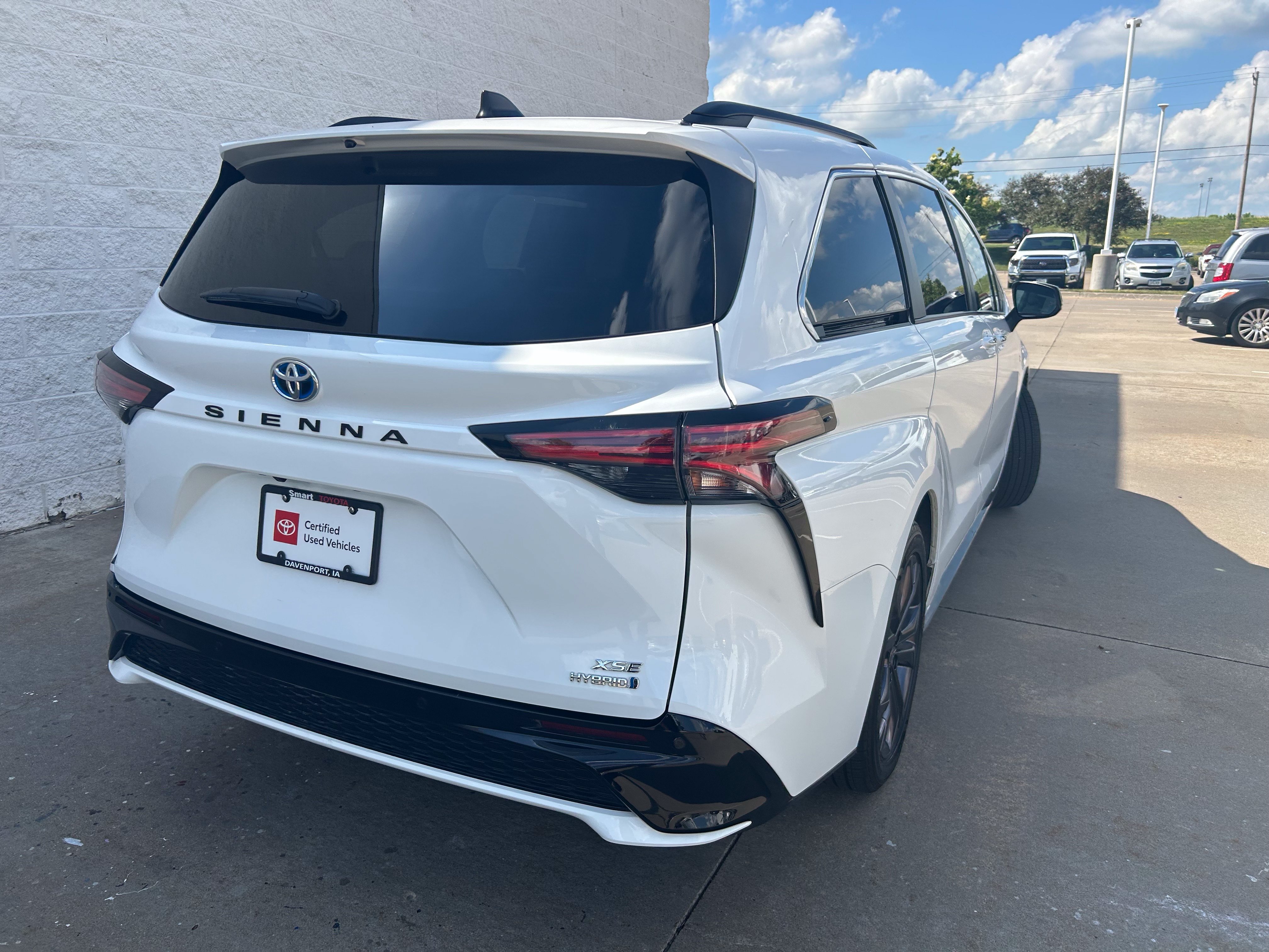 Certified 2022 Toyota Sienna XSE w/ XSE Plus Package FWD image 6