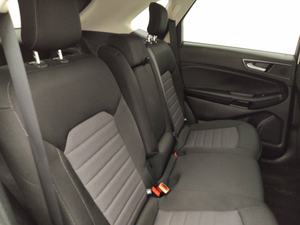 Used 2020 Ford Edge SE FWD image 19