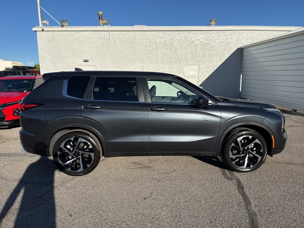 New 2025 Mitsubishi Outlander SE image 8