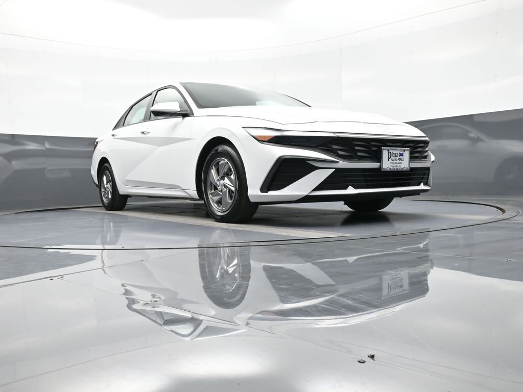 Certified 2025 Hyundai Elantra SE image 27