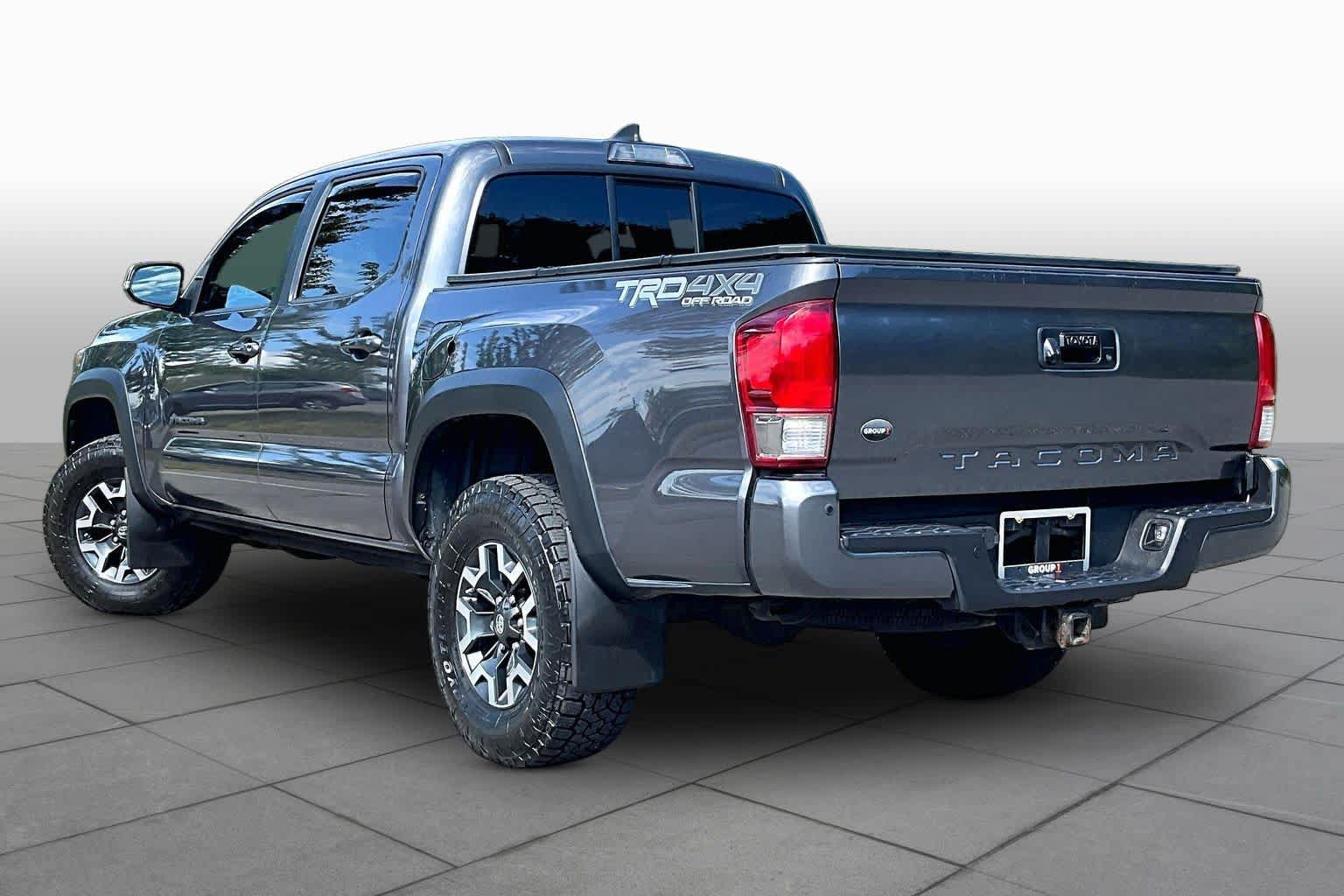Used 2016 Toyota Tacoma TRD Off-Road w/ Premium & Technology Package AWD/4WD image 12