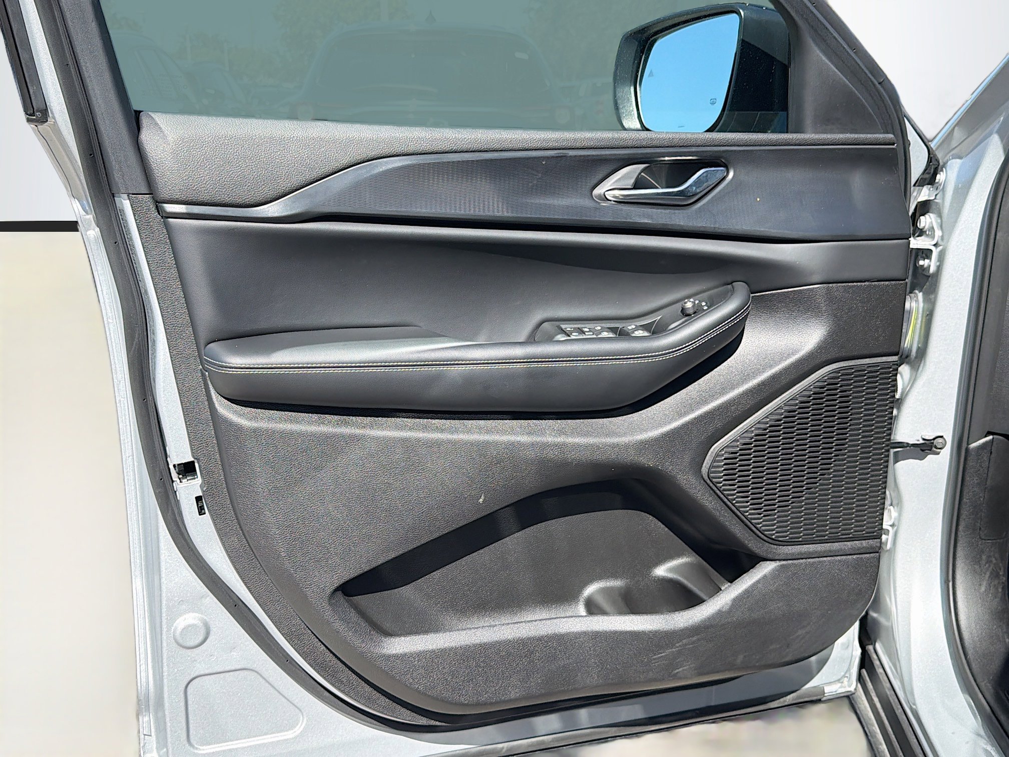 Used 2025 Jeep Grand Cherokee Laredo X image 20