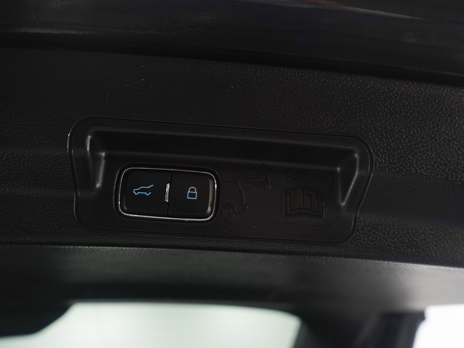 Used 2022 Ford Explorer XLT w/ Class IV Trailer Tow Package image 20