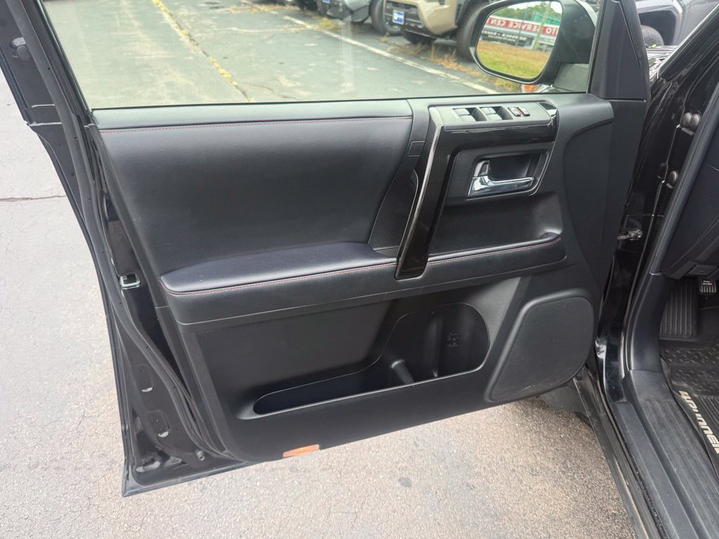 Certified 2020 Toyota 4Runner Venture w/ Moonroof Package AWD/4WD image 14