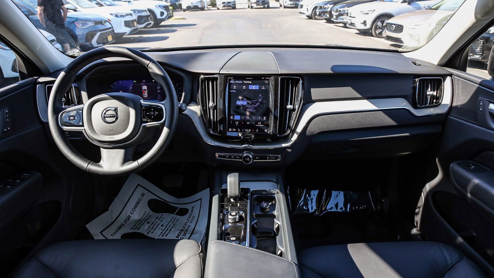 Used 2025 Volvo XC60 B5 Plus image 12