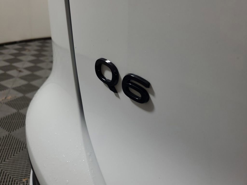 Used 2025 Audi Q6 e-tron Premium Plus w/ Premium Plus image 7