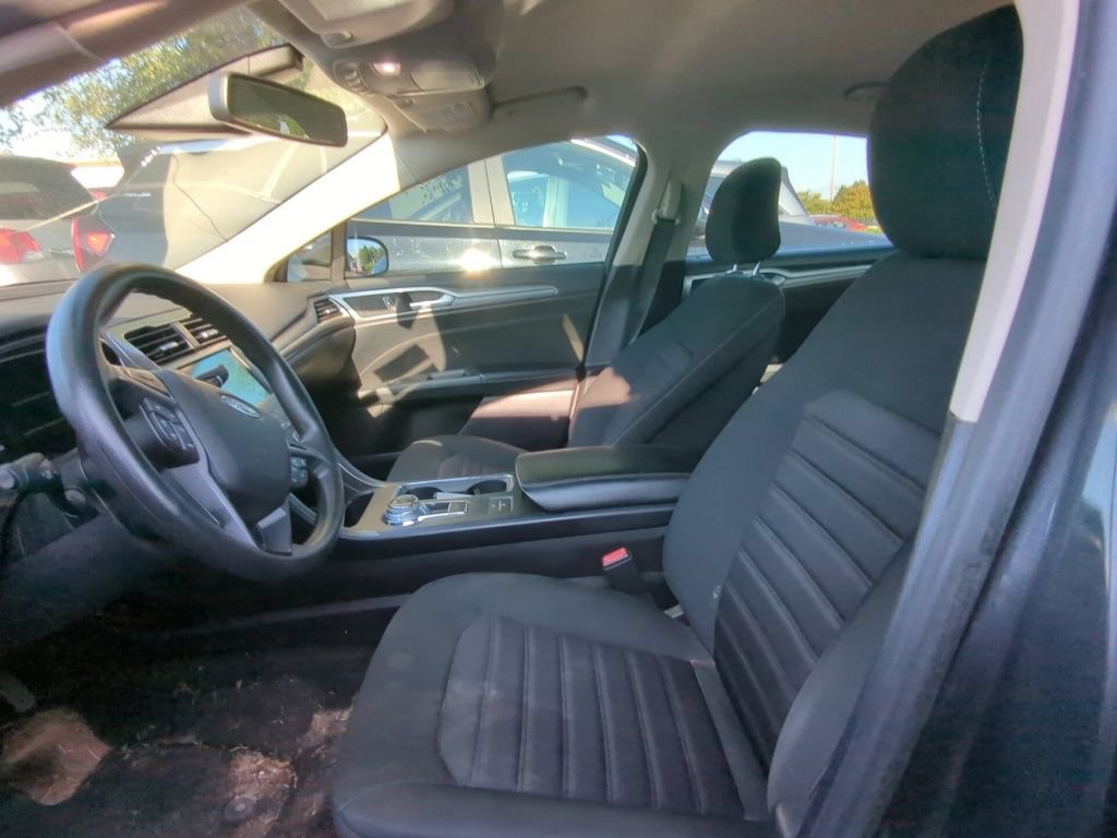 Used 2020 Ford Fusion SE FWD image 6