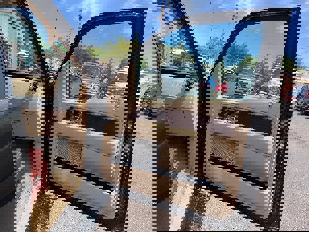 Used 2013 Ford F150 King Ranch w/ King Ranch Luxury Pkg image 17