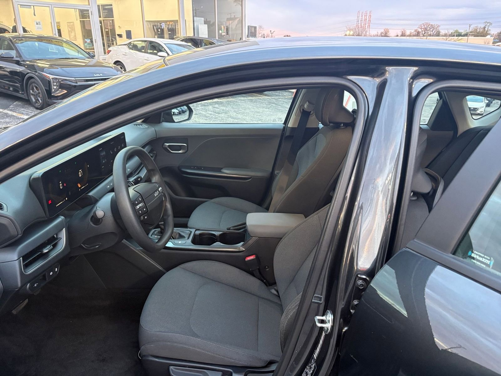 Used 2025 Kia K4 FWD image 25