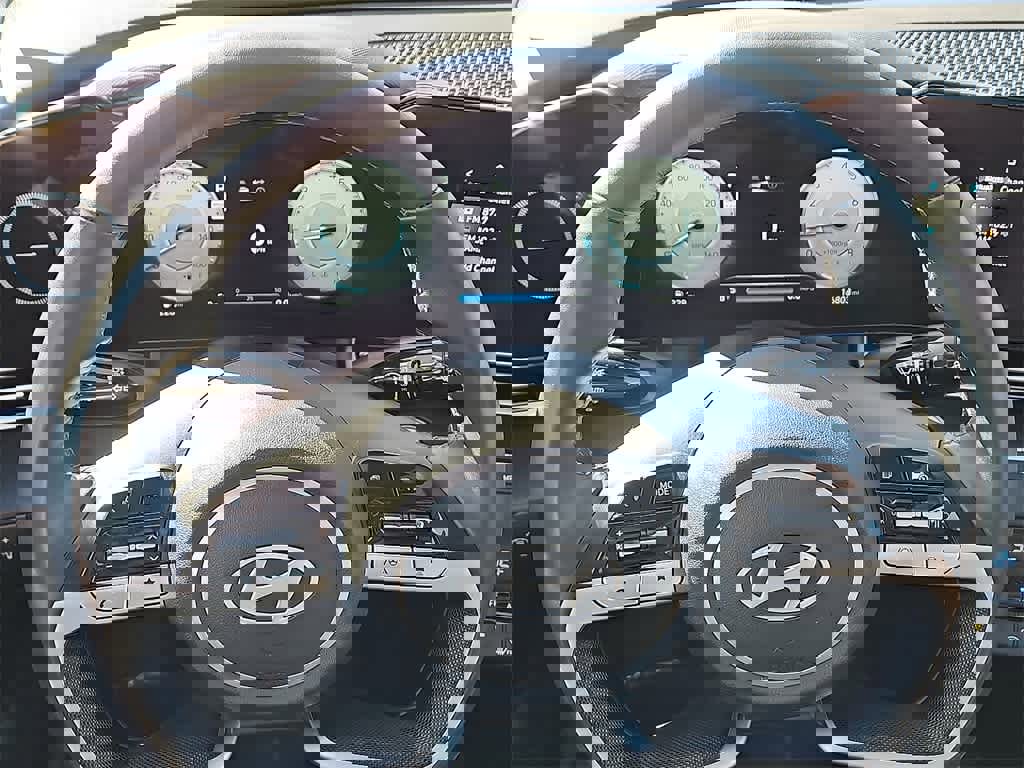 Certified 2024 Hyundai Elantra SEL w/ Convenience Package image 17