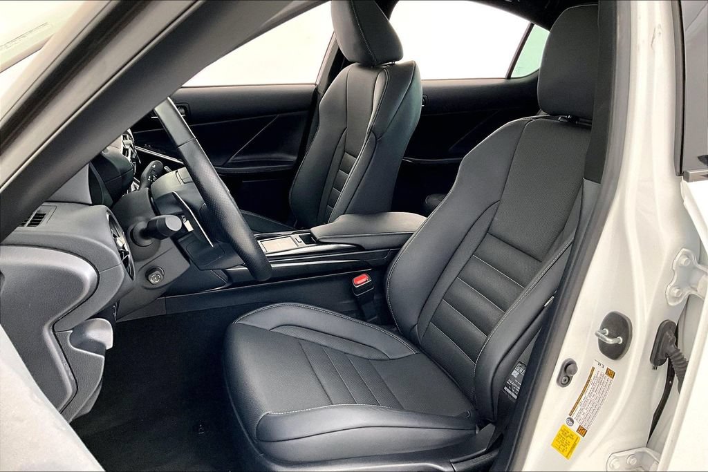 Used 2025 Lexus IS 500 w/ Accessory Package RWD image 32