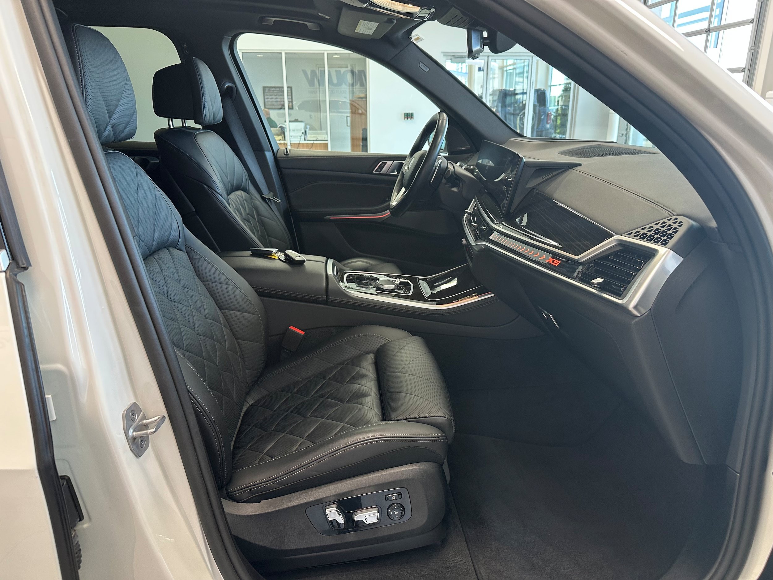 Used 2024 BMW X5 xDrive40i w/ Premium Package AWD/4WD image 15