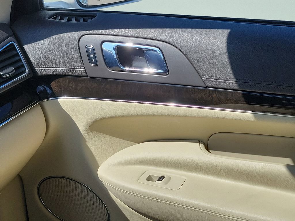 Used 2017 Lincoln MKT FWD image 16