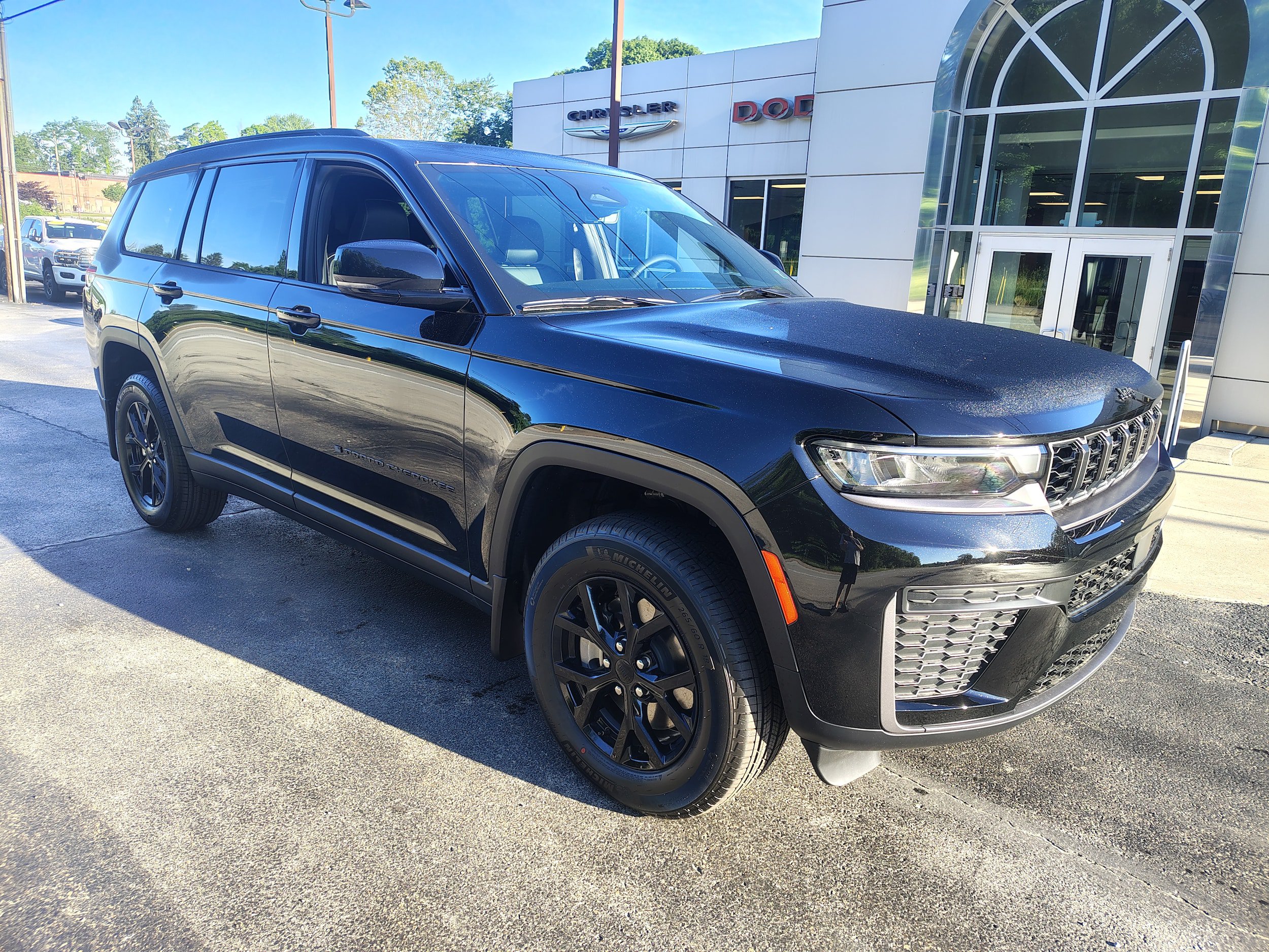New 2026 Jeep Grand Cherokee L 4WD image 2