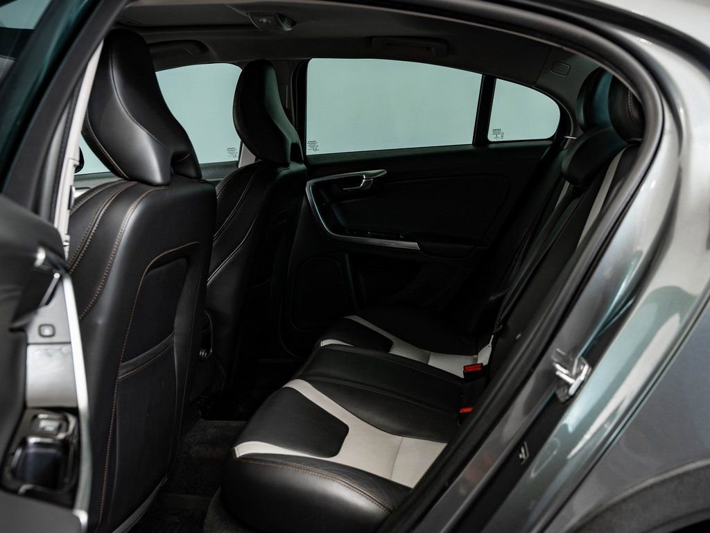 Used 2018 Volvo S60 T5 Cross Country Platinum image 40