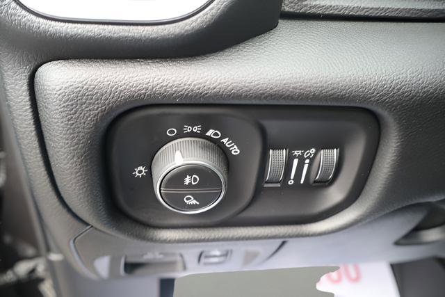 New 2026 RAM 1500 4x4 Crew Cab image 19