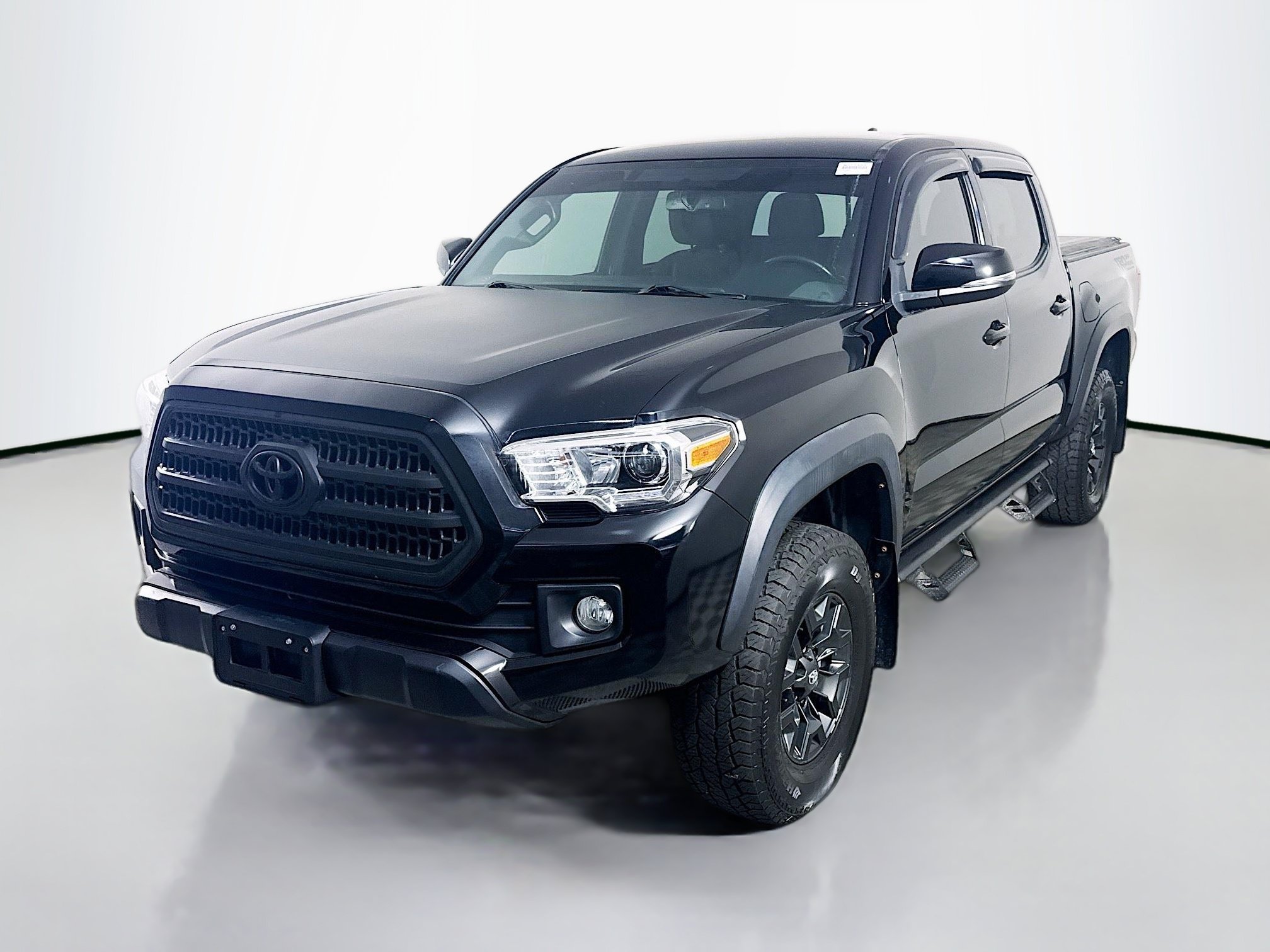 Used 2017 Toyota Tacoma TRD Off-Road w/ Tow Package (A/T) AWD/4WD image 4