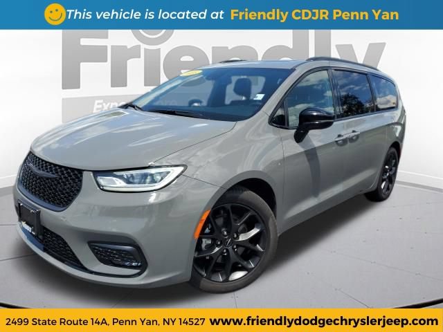 Used 2025 Chrysler Pacifica Limited