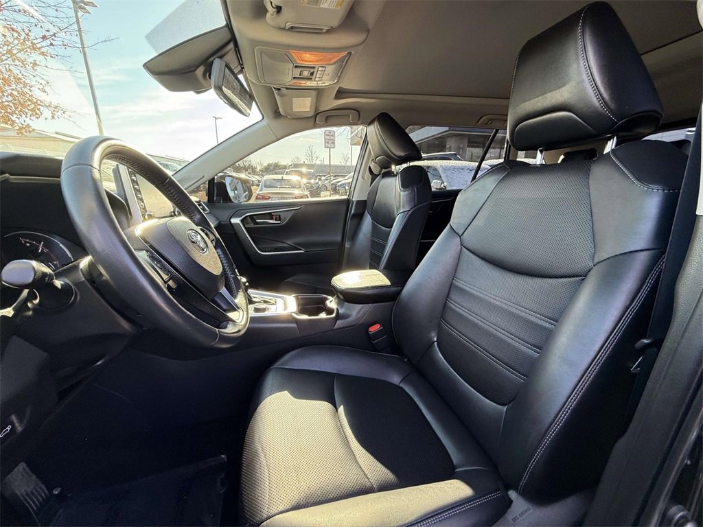 Used 2021 Toyota RAV4 Limited image 12