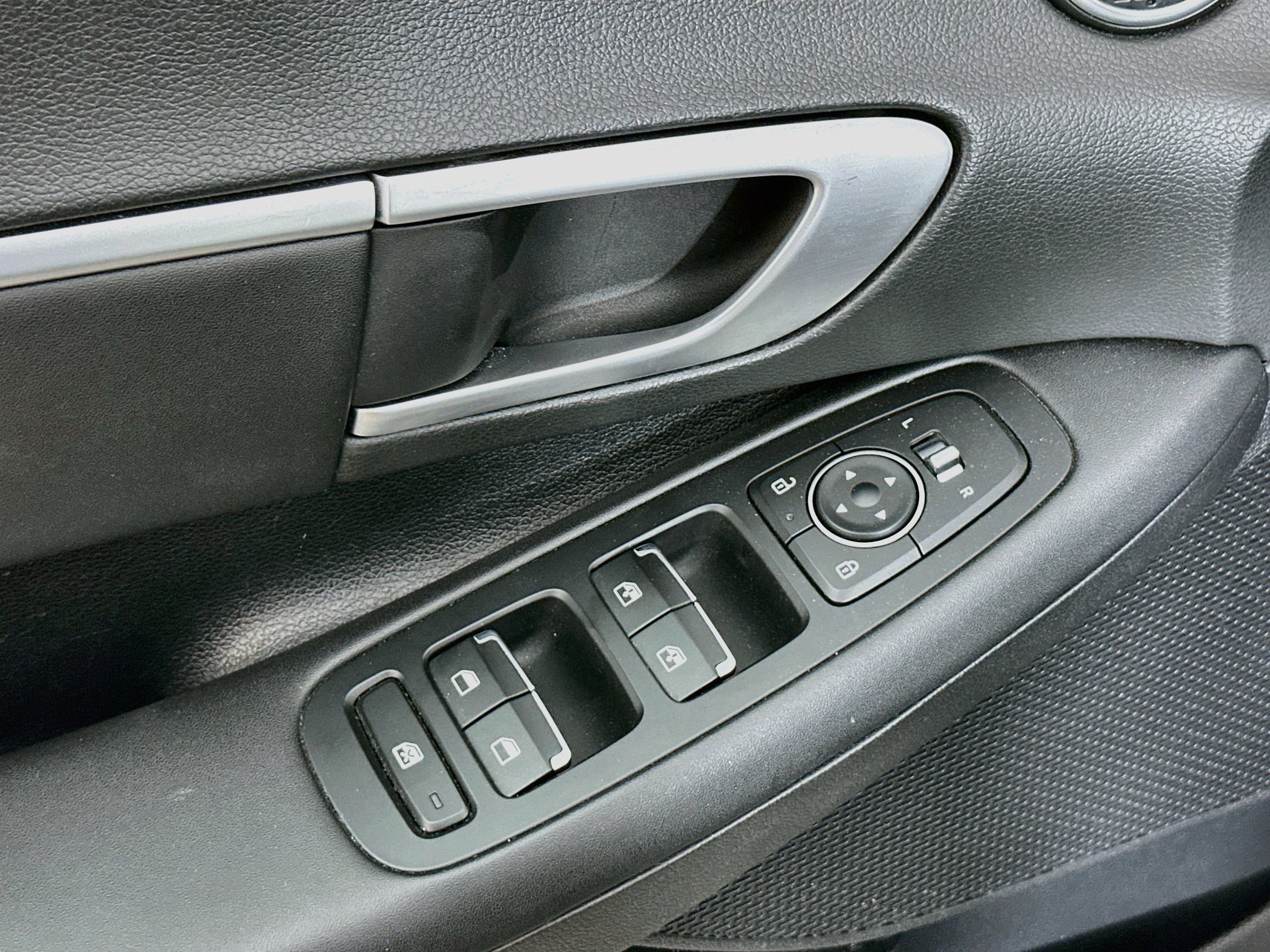 Used 2025 Hyundai Sonata SEL FWD image 15