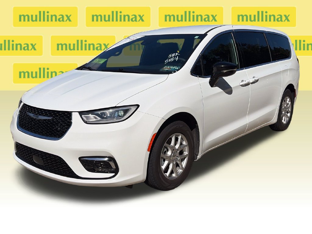 Used 2025 Chrysler Pacifica Select FWD image 12