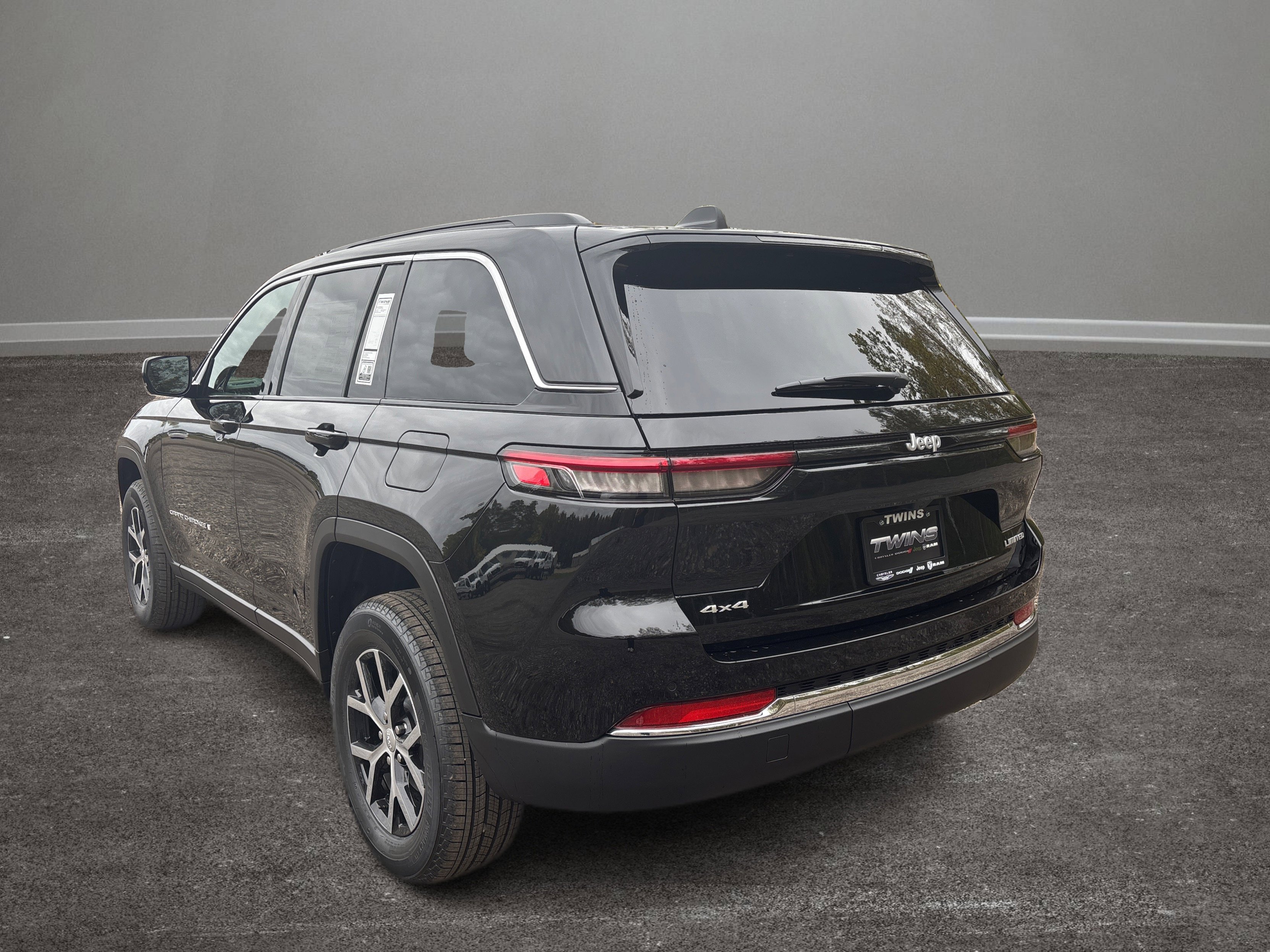 New 2025 Jeep Grand Cherokee Limited image 34