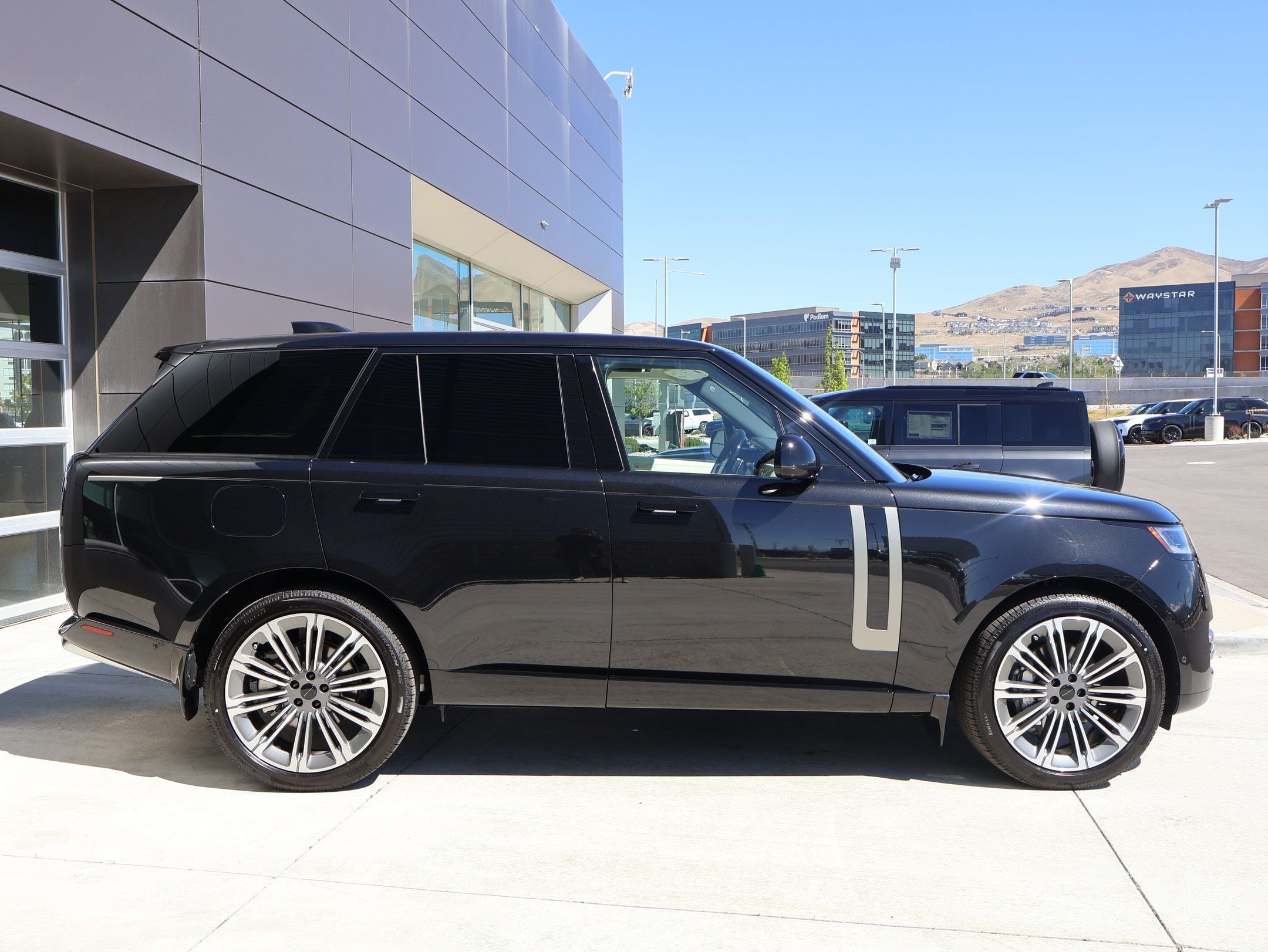 New 2026 Land Rover Range Rover SE AWD/4WD image 4