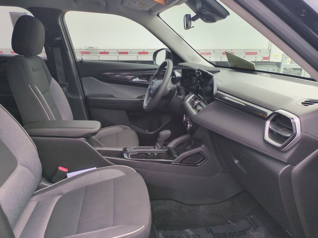 Used 2025 Chevrolet TrailBlazer LT AWD/4WD image 28