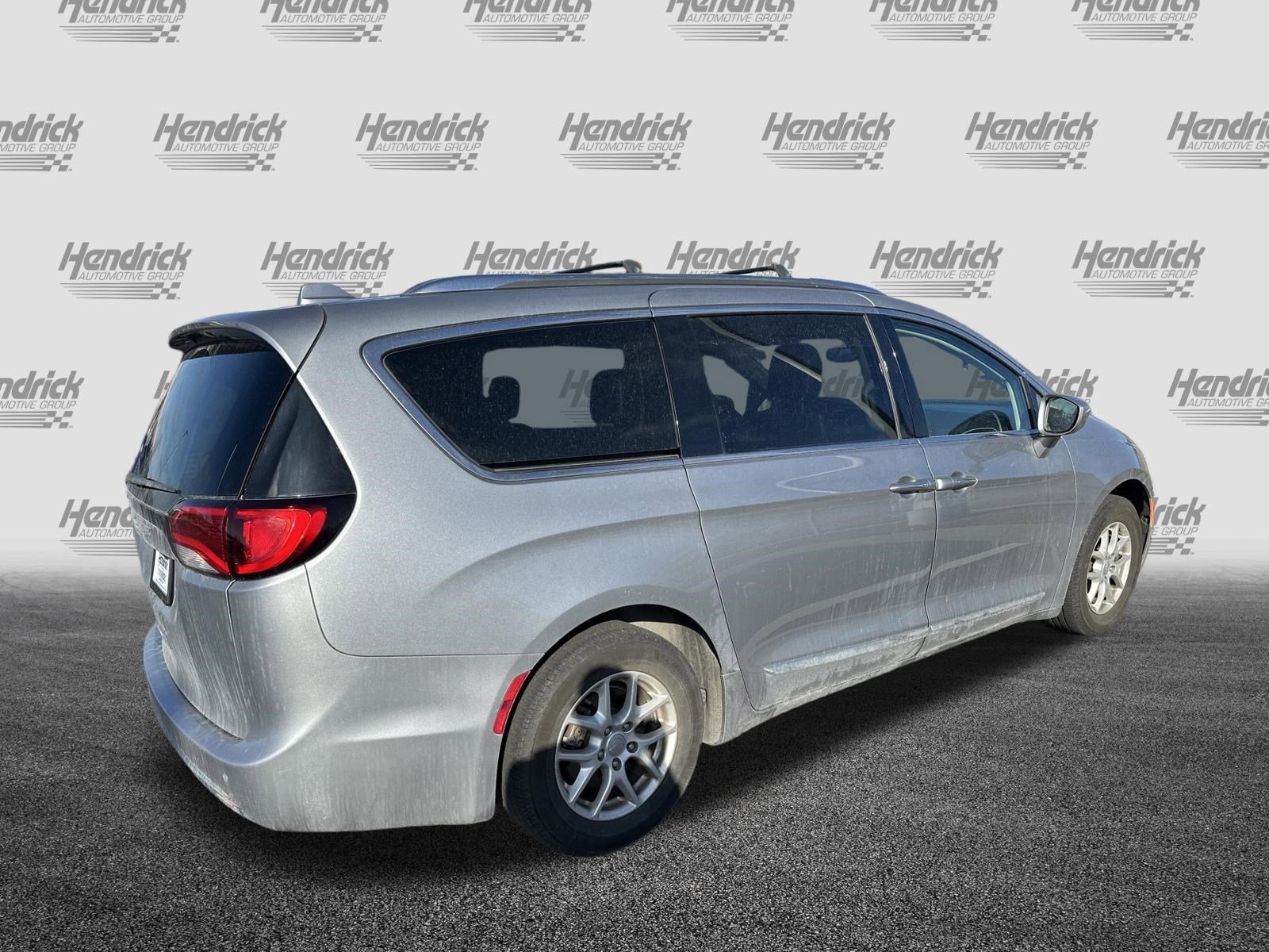 Used 2020 Chrysler Pacifica Touring-L image 10