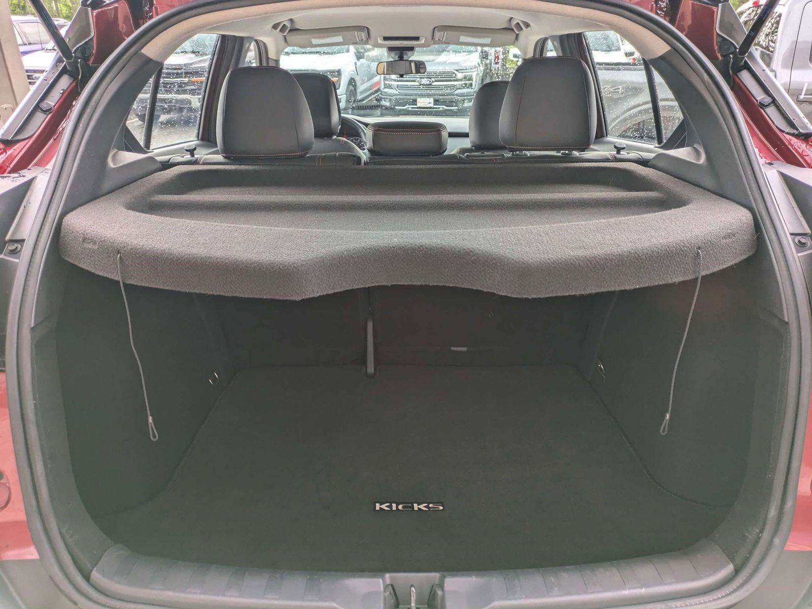 Used 2020 Nissan Kicks SR w/ SR Premium Package FWD image 6