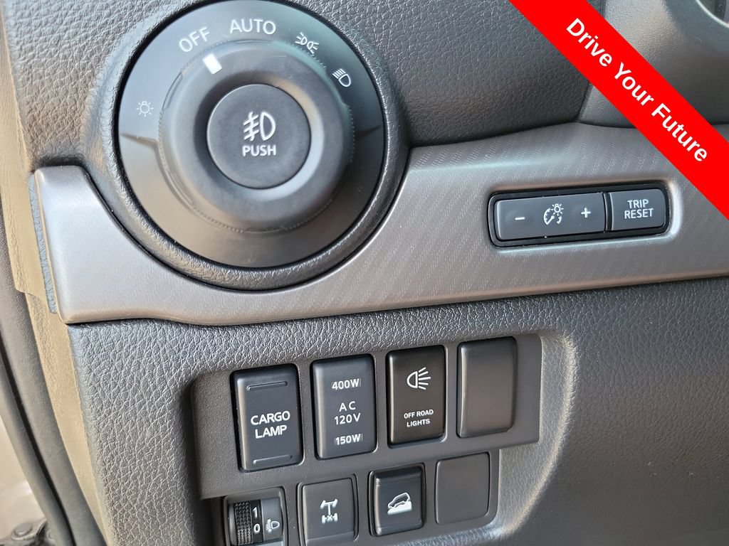 Used 2021 Nissan Titan PRO-4X w/ Pro-4x Convenience Package AWD/4WD image 16