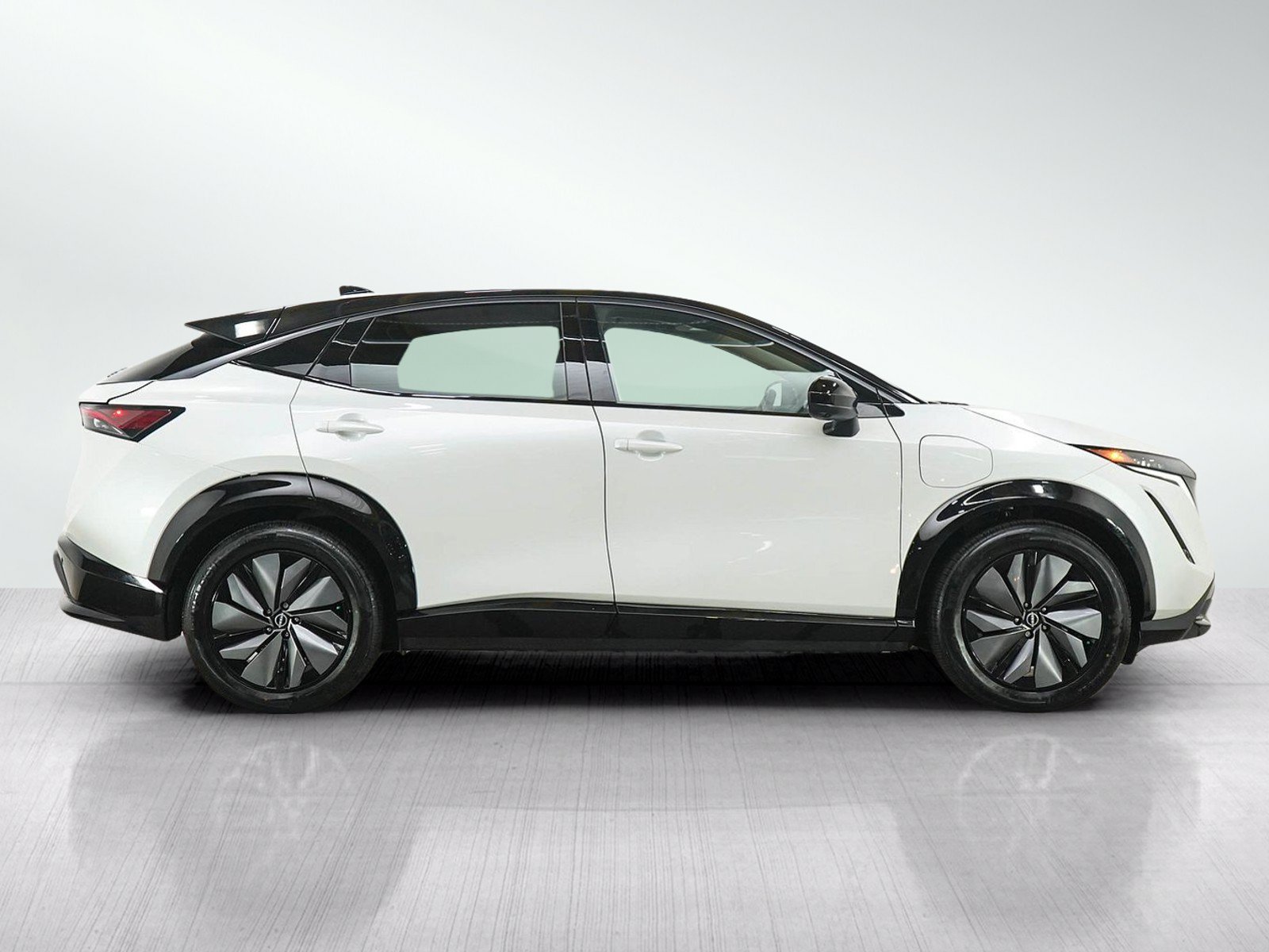 Used 2025 Nissan Ariya AWD image 6