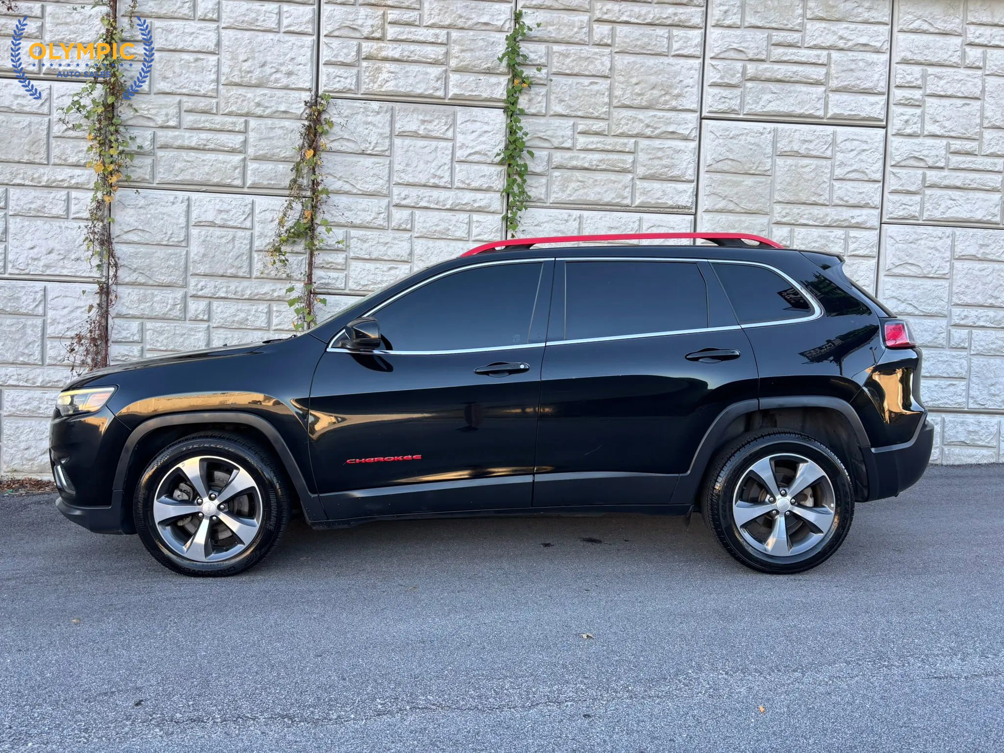 Used 2019 Jeep Cherokee Limited image 7
