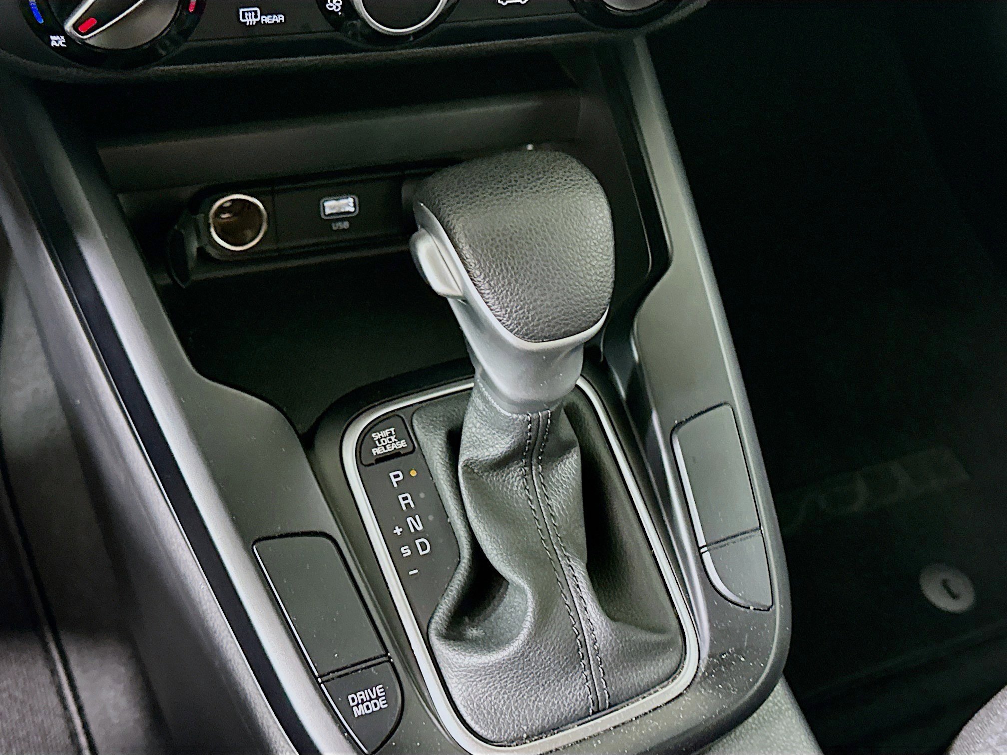 Used 2025 Kia Soul LX w/ LX Technology Package FWD image 24