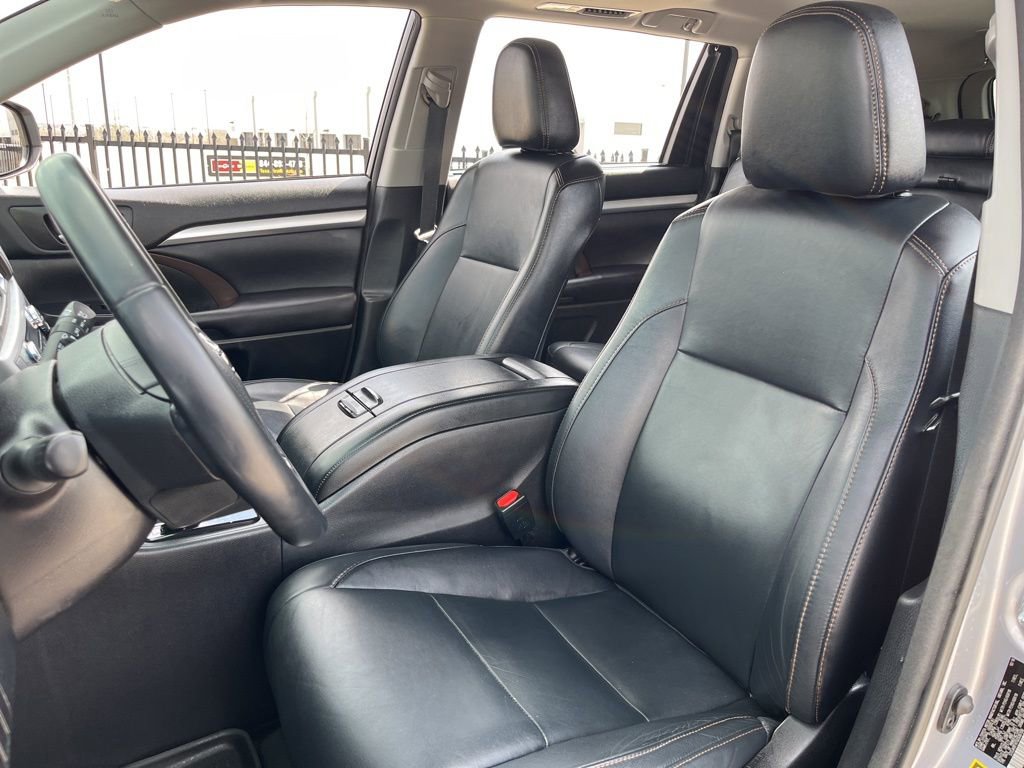 Used 2016 Toyota Highlander XLE image 25