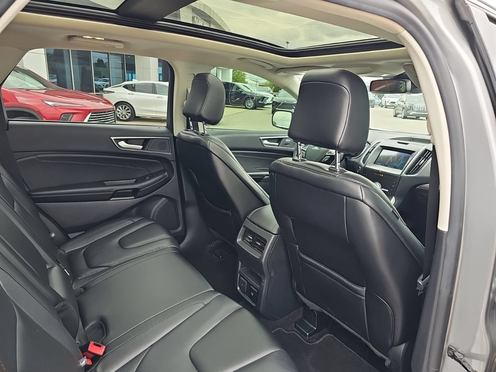 Used 2020 Ford Edge Titanium w/ Class II Trailer Tow Package AWD/4WD image 24