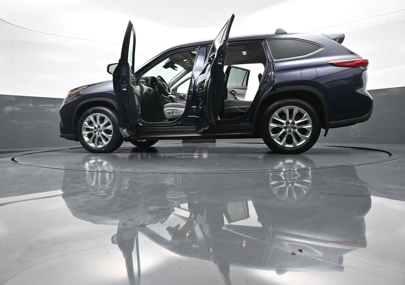 Used 2022 Toyota Highlander Limited AWD/4WD image 50
