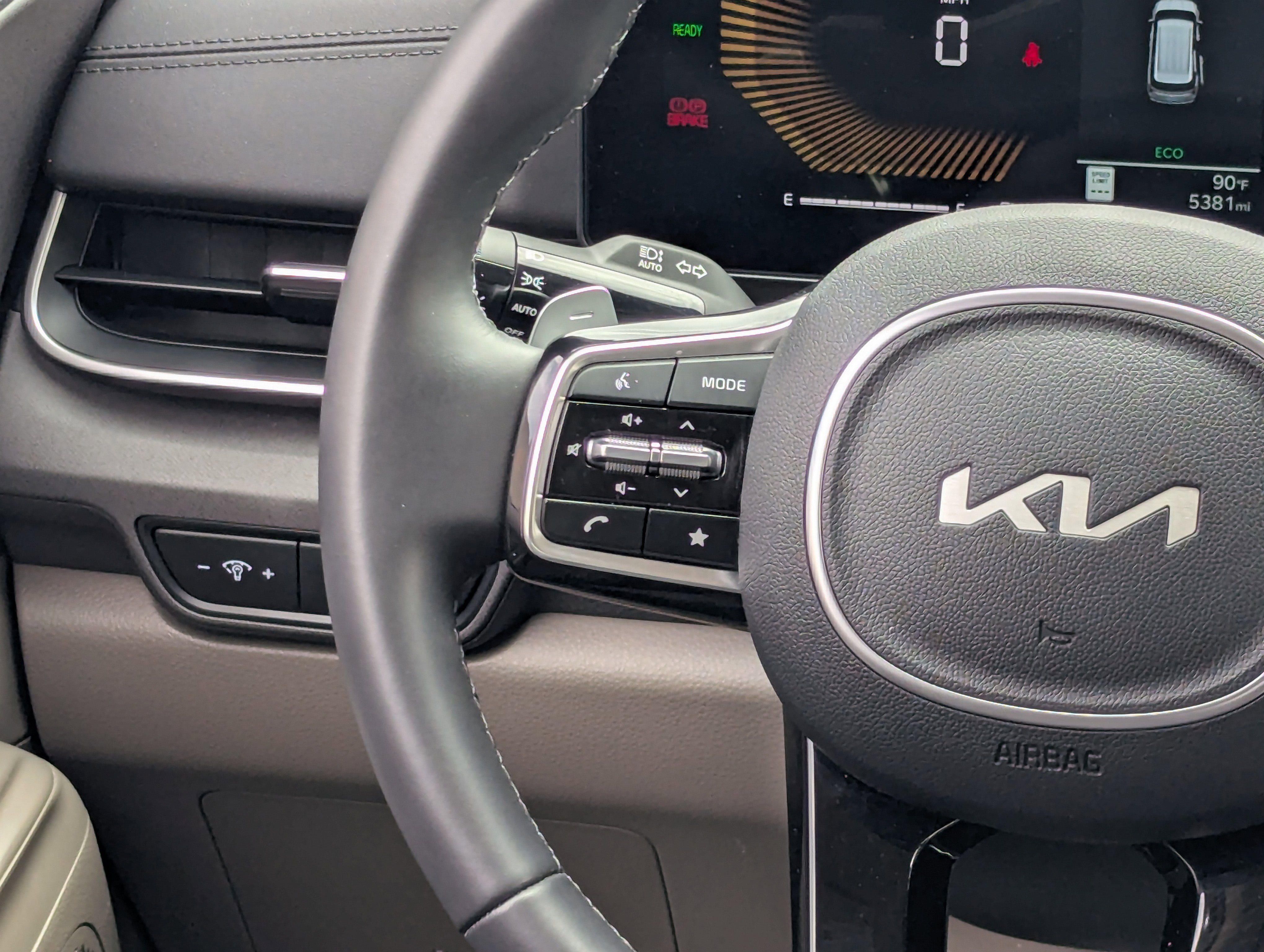 Certified 2025 Kia Carnival EX image 17