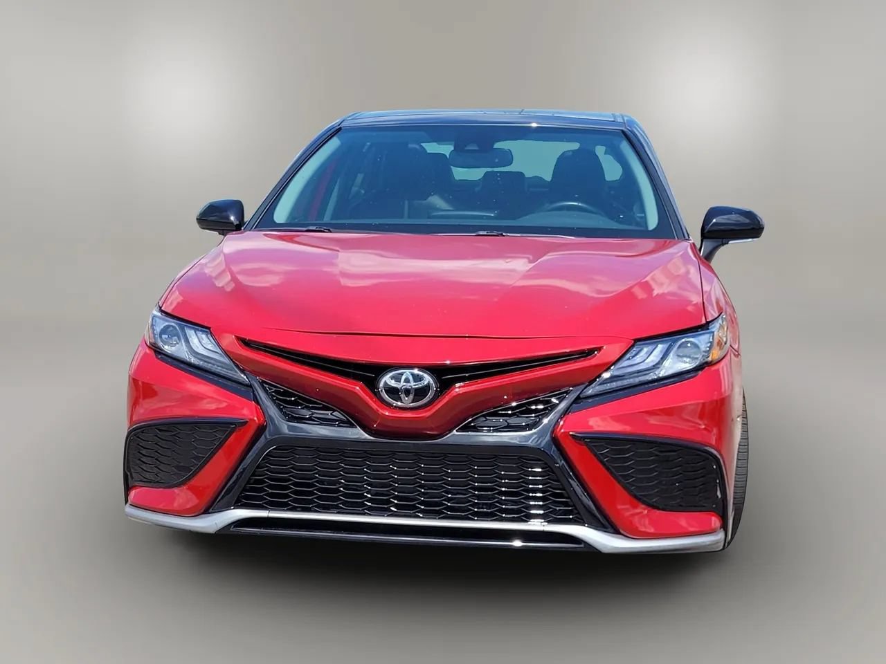 Used 2022 Toyota Camry XSE FWD image 2