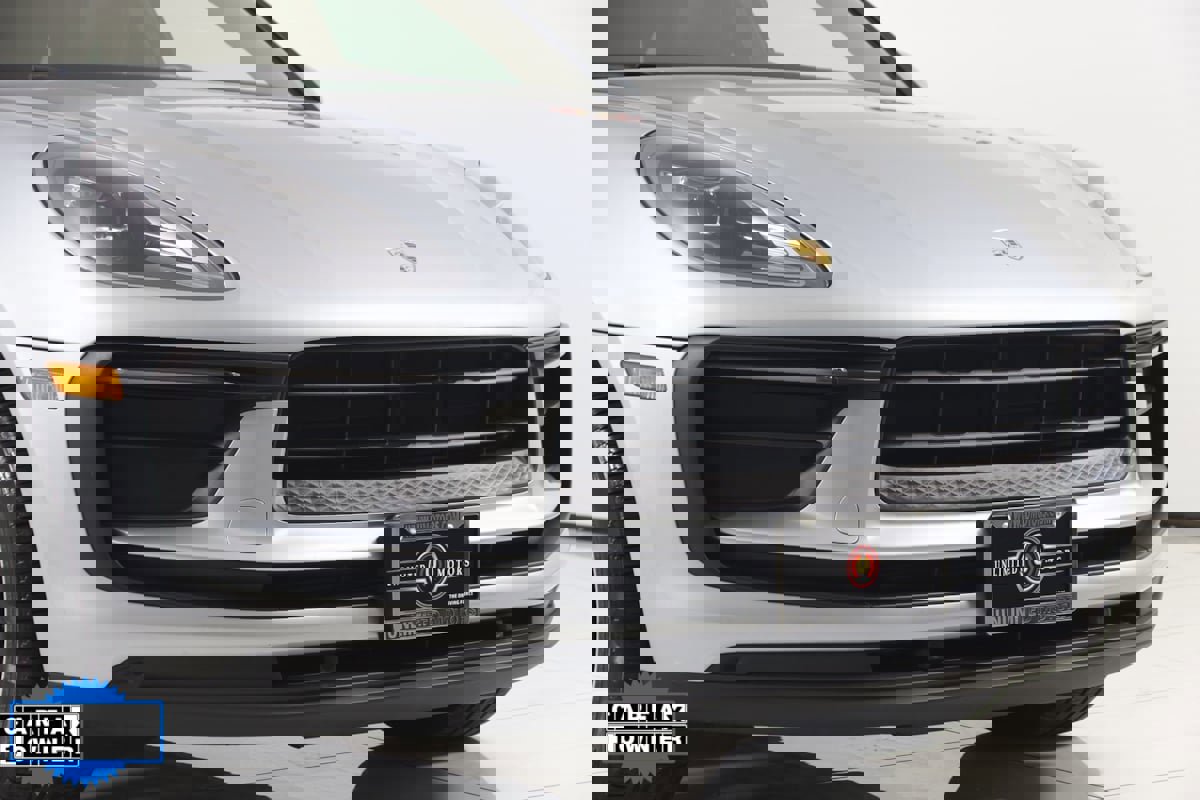 Used 2022 Porsche Macan image 44
