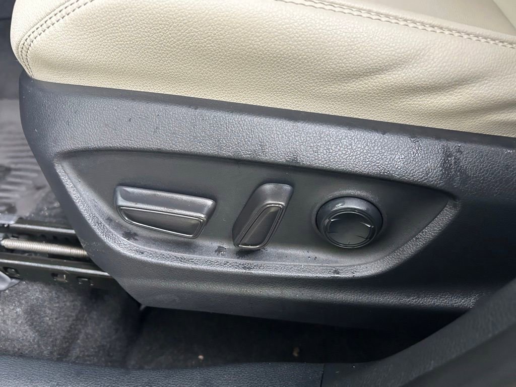 Used 2022 Toyota Corolla Cross XLE image 17