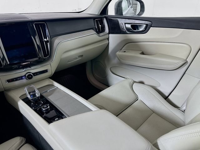 Used 2023 Volvo XC60 B5 Ultimate w/ Climate Package image 26