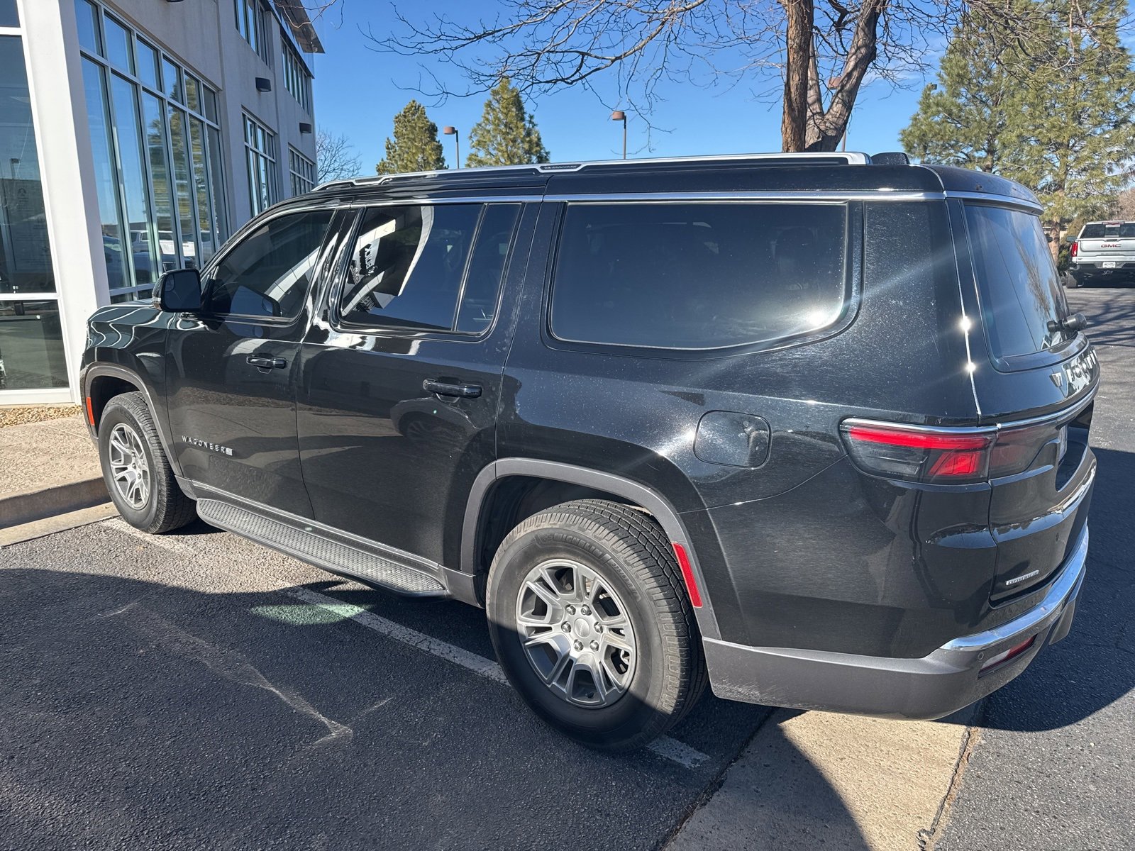 Used 2022 Jeep Wagoneer Series I image 3